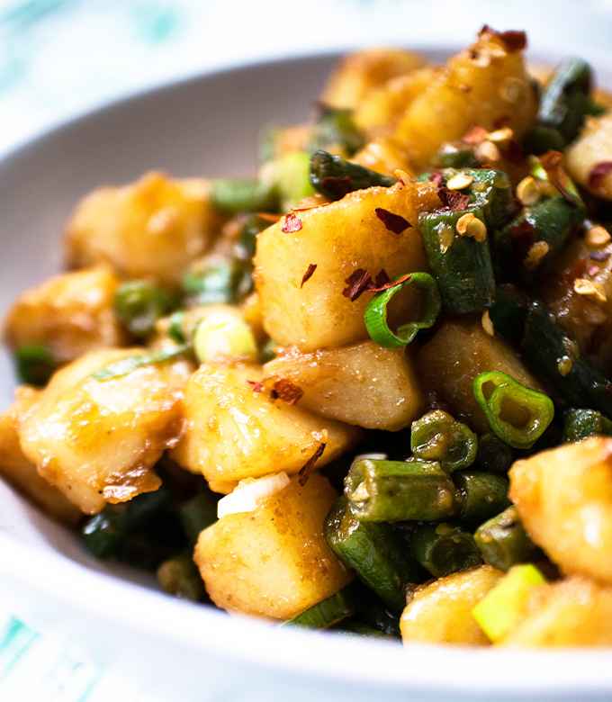 sauteed-green-beans-and-potato-in-a garlicky-sauce_11zon