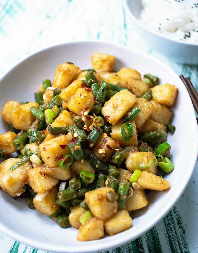 sauteed-green-beans-and-potatoes-in-a garlicky-sauce_11zon