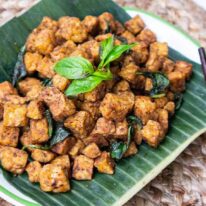 super easy 5 spice tempeh with basil