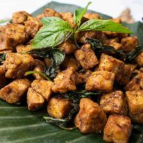 super easy 5 spice tempeh with basil