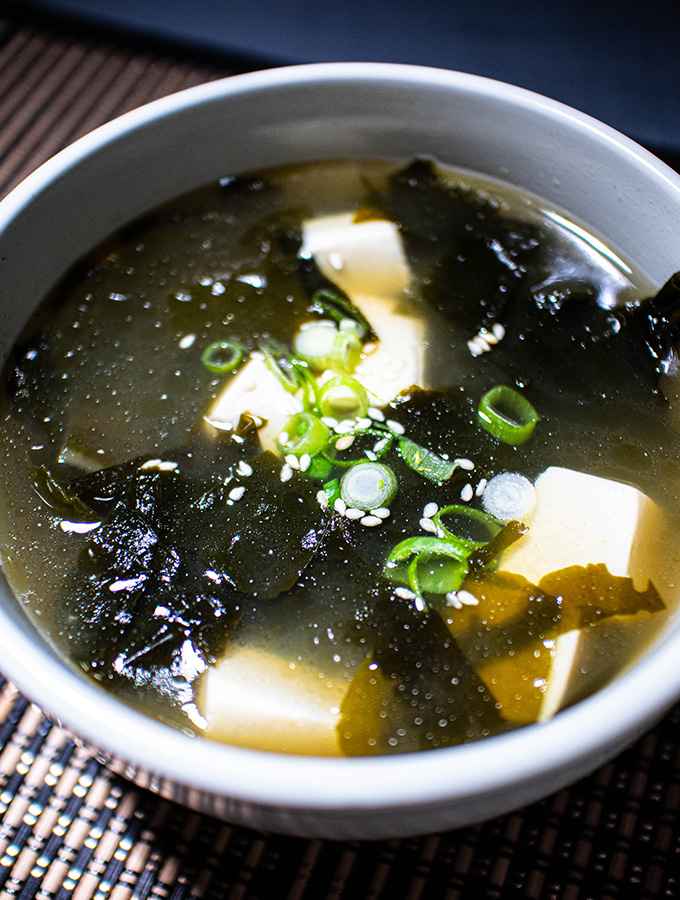 15-minutes-super-simple-seaweed-and-tofu-soup_