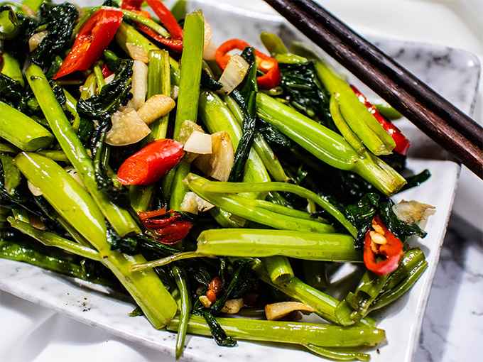  quick-stir-fry-water-spinach-with-garlic-chili-