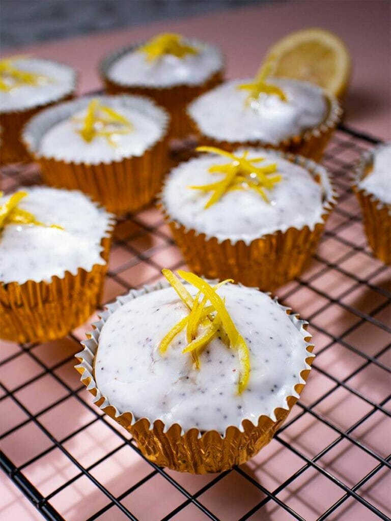 lemon-poppy-seed-spelt-cupcakes(vegan)