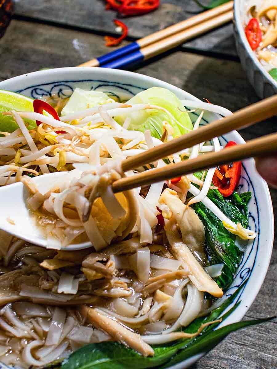 simple-vegan-Pho rice noodles